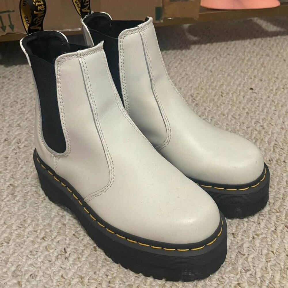 Dr Martens 2976 SMOOTH LEATHER PLATFORM CHELSEA BOOTS - size 6